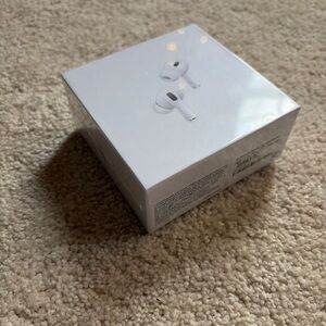 Apple AirPods Pro in Classic White